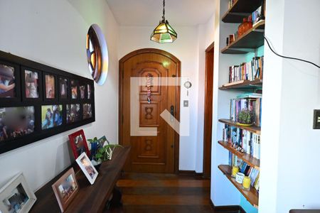 Hall de Entrada de casa para alugar com 3 quartos, 280m² em Parque Assuncao, Taboão da Serra