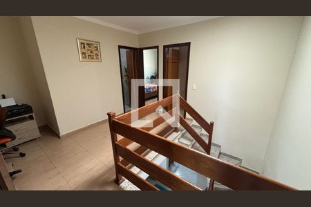 Escada de casa à venda com 3 quartos, 128m² em Santa Terezinha, Santo André