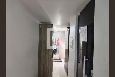 Circulação de casa de condomínio para alugar com 3 quartos, 120m² em Taquara, Rio de Janeiro