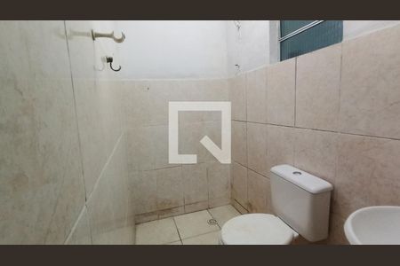 Banheiro  de kitnet/studio para alugar com 1 quarto, 28m² em Jardim Leblon, Suzano