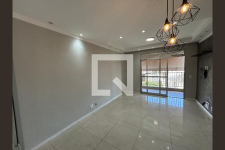 Sala de apartamento para alugar com 2 quartos, 75m² em Vila Valqueire, Rio de Janeiro