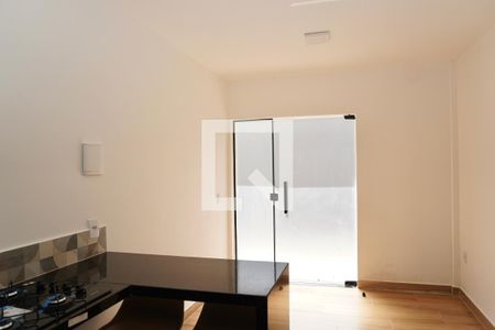 Sala e cozinha  de apartamento para alugar com 1 quarto, 45m² em Santa Cruz, Belo Horizonte