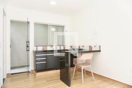 Sala e cozinha  de apartamento para alugar com 1 quarto, 45m² em Santa Cruz, Belo Horizonte