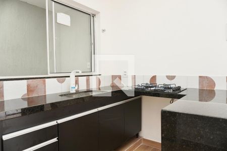 Sala e cozinha  de apartamento para alugar com 1 quarto, 45m² em Santa Cruz, Belo Horizonte