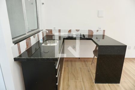 Sala e cozinha  de apartamento para alugar com 1 quarto, 45m² em Santa Cruz, Belo Horizonte