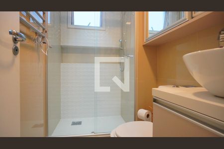 Banheiro 1 suite  de apartamento para alugar com 3 quartos, 70m² em Passo D’areia, Porto Alegre