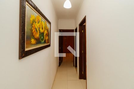Corredor dos quartos de casa para alugar com 2 quartos, 120m² em Parque Casa de Pedra, São Paulo