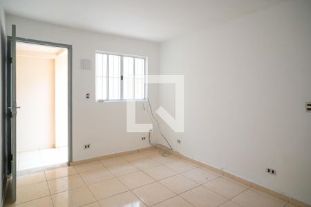 Sala 1 de casa para alugar com 3 quartos, 160m² em Vila Santo Estefano, São Paulo