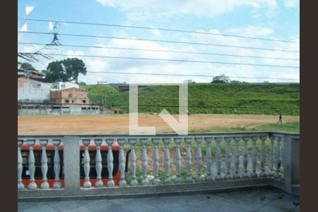 QUINTAL de casa à venda com 3 quartos, 125m² em Jardim Primeiro de Maio (Chacara Fazendinha), Osasco