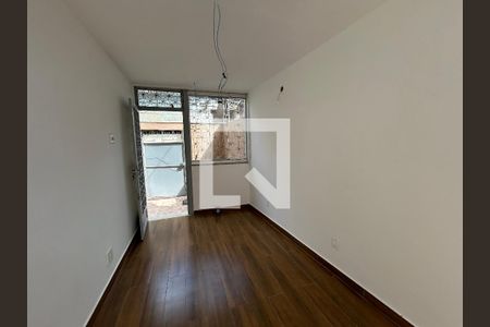 Sala de casa para alugar com 2 quartos, 90m² em Vila Valqueire, Rio de Janeiro