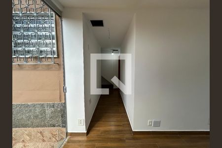 Corredor de casa para alugar com 2 quartos, 90m² em Vila Valqueire, Rio de Janeiro