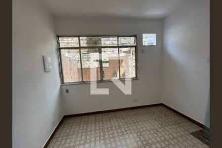 Quarto 1 de casa para alugar com 2 quartos, 90m² em Vila Valqueire, Rio de Janeiro