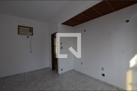 Quarto 2 de casa para alugar com 2 quartos, 90m² em Vila Valqueire, Rio de Janeiro