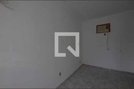 Quarto 2 de casa para alugar com 2 quartos, 90m² em Vila Valqueire, Rio de Janeiro
