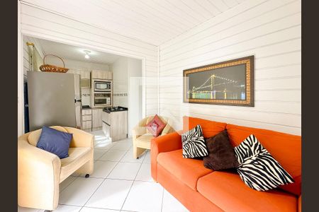 Sala de casa para alugar com 2 quartos, 140m² em Santinho, Florianópolis