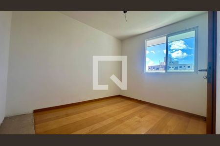 Quarto  de apartamento à venda com 4 quartos, 140m² em Buritis, Belo Horizonte