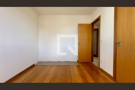 Quarto  de apartamento à venda com 4 quartos, 140m² em Buritis, Belo Horizonte