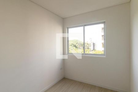 Quarto 1 de apartamento para alugar com 2 quartos, 49m² em Vila Izabel, Curitiba