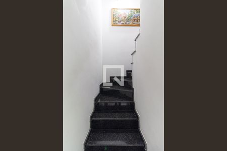 Escada de casa para alugar com 3 quartos, 100m² em Vila Euthalia, São Paulo