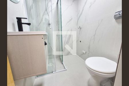 Banheiro social de kitnet/studio para alugar com 1 quarto, 35m² em Vila Buarque, São Paulo