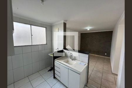 Cozinha de apartamento para alugar com 2 quartos, 45m² em Camargos, Belo Horizonte