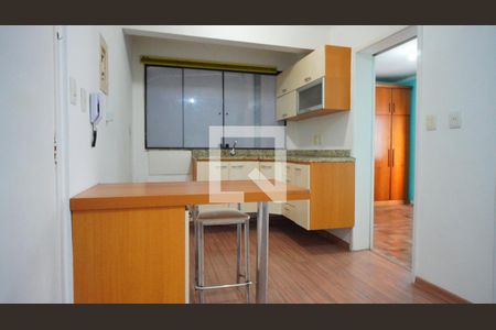 Sala e cozinha  de apartamento para alugar com 2 quartos, 48m² em Petrópolis, Porto Alegre