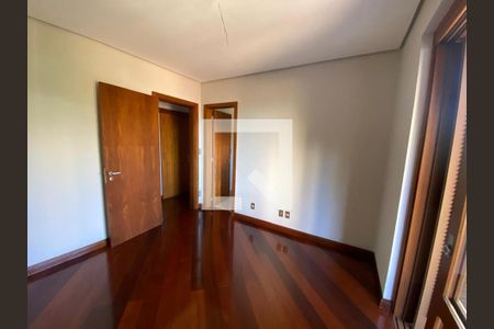 Quarto de apartamento à venda com 3 quartos, 277m² em Morro do Espelho, São Leopoldo