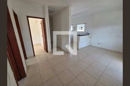 Sala de casa de condomínio para alugar com 2 quartos, 54m² em Parque das Americas, Praia Grande