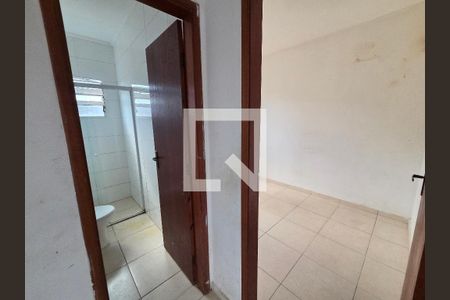 Sala de casa de condomínio para alugar com 2 quartos, 54m² em Parque das Americas, Praia Grande