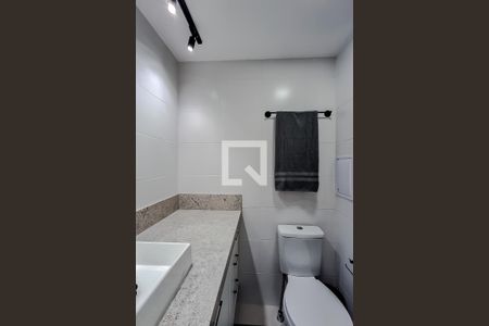 Banheiro de kitnet/studio para alugar com 1 quarto, 24m² em Vila Mariana, São Paulo