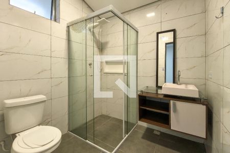 Banheiro da Suíte de casa para alugar com 2 quartos, 100m² em Maracanã, Praia Grande