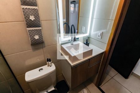Banheiro da Suíte 1 de casa para alugar com 2 quartos, 290m² em Jardim Mitsutani, São Paulo