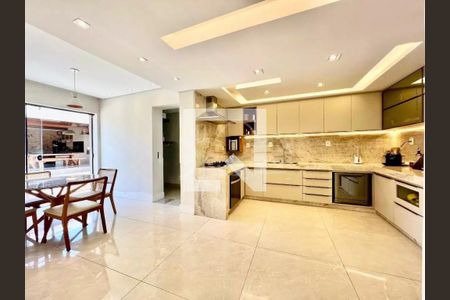 Casa à venda com 3 quartos, 694m² em Santa Branca, Belo Horizonte