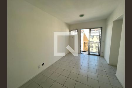 Sala de apartamento para alugar com 2 quartos, 55m² em Jardim Sulacap, Rio de Janeiro