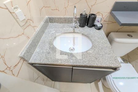 Banheiro de kitnet/studio para alugar com 1 quarto, 27m² em Bela Vista, São Paulo