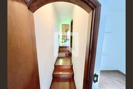 Corredor de casa à venda com 2 quartos, 125m² em Jardim Sonia, São Paulo
