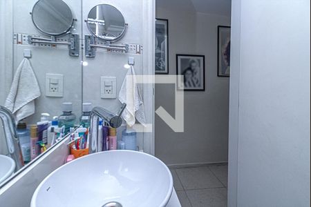 banheiro social_4 de apartamento à venda com 3 quartos, 83m² em Aclimação, São Paulo