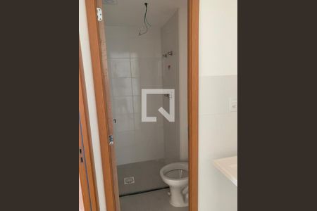 Banheiro de apartamento para alugar com 2 quartos, 46m² em Maria Paula, São Gonçalo