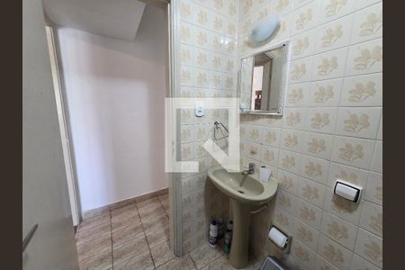 Banheiro de apartamento para alugar com 1 quarto, 45m² em Guilhermina, Praia Grande