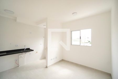 Sala e cozinha de apartamento para alugar com 1 quarto, 31m² em Penha de França, São Paulo