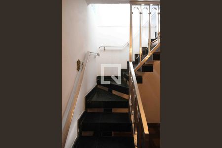escada de casa para alugar com 3 quartos, 220m² em Jardim Tiete, São Paulo