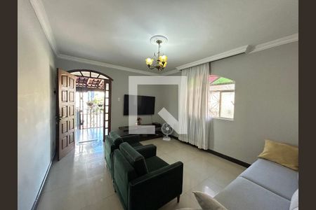 Casa para alugar com 3 quartos, 200m² em São João Batista, Belo Horizonte