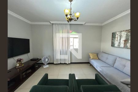 Casa para alugar com 3 quartos, 200m² em São João Batista, Belo Horizonte