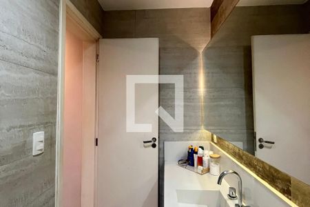 Banheiro  de apartamento à venda com 1 quarto, 67m² em Copacabana, Rio de Janeiro