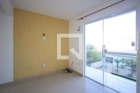 Sala de casa de condomínio para alugar com 2 quartos, 90m² em Colubandê, São Gonçalo