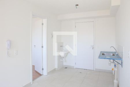 Sala e Cozinha de apartamento à venda com 1 quarto, 24m² em Parque Industrial Tomas Edson, São Paulo