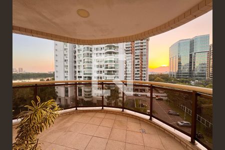 Varanda de apartamento para alugar com 3 quartos, 100m² em Barra da Tijuca, Rio de Janeiro