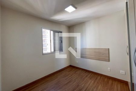 Quarto 1 de apartamento para alugar com 2 quartos, 52m² em Vila Liviero, São Paulo