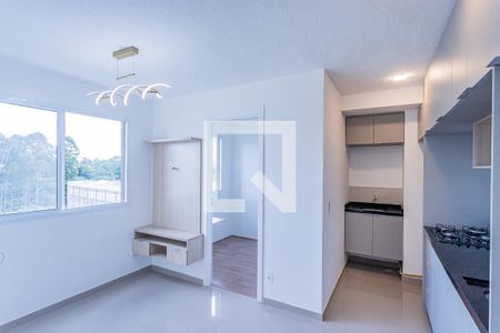 Sala, cozinha e área de serviço de apartamento para alugar com 2 quartos, 32m² em Parque Pan Americano, São Paulo