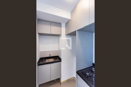 Sala, cozinha e área de serviço de apartamento para alugar com 2 quartos, 32m² em Parque Pan Americano, São Paulo